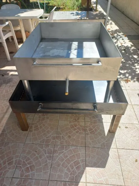 plat brasucade inox alimentaire au dessus bac acier en dessous.webp