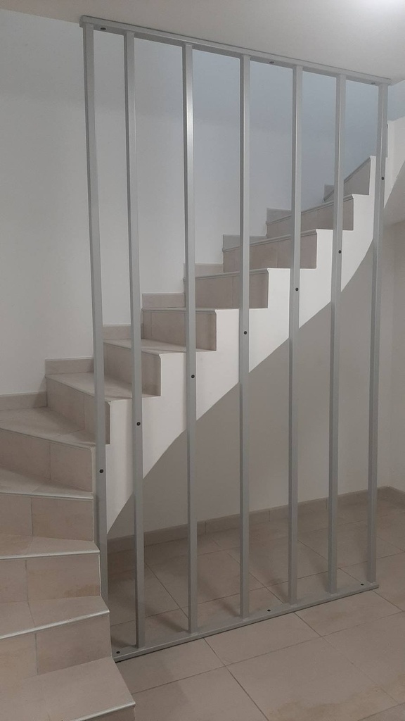Garde-corps d'escalier a barreaux