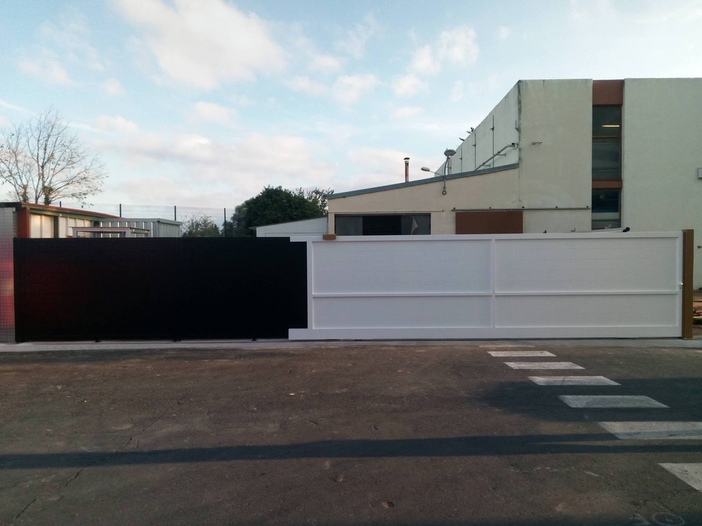 Portail coulissant — réalisation 16
