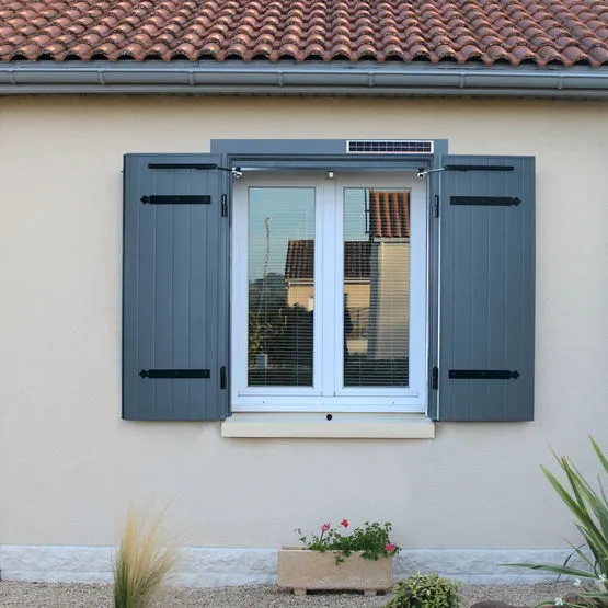 VOLETS BATTANTS EN ALUMINIUM