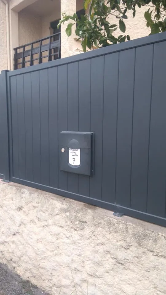 CLOTURE & BRISE-VUE EN ALU SUR MESURE