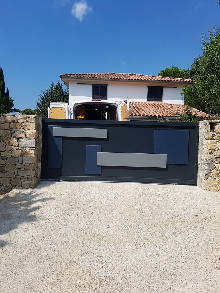 Portail coulissant sur mesure en aluminium